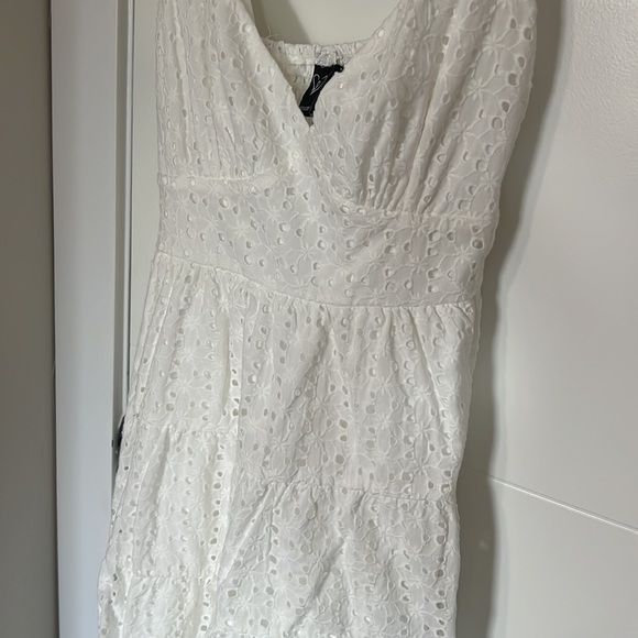 White dress - Picture 2 of 6